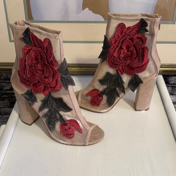 Liliana Shoes - Elegant Floral Embroidered Ankle Boots tan red and dark green with zipper